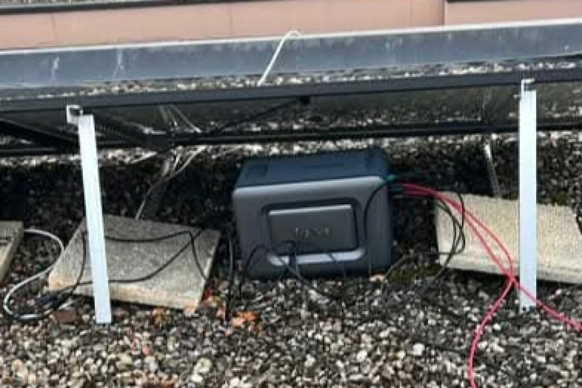 Stromspeicher eines Balkonkraftwerks gestohlen  